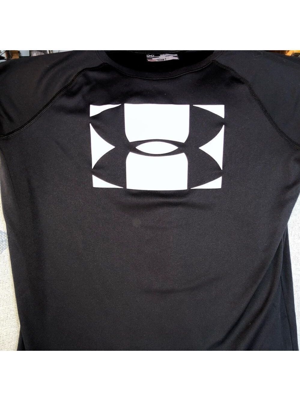 NWOT youth x-Large under armour heat gear SS shirt
